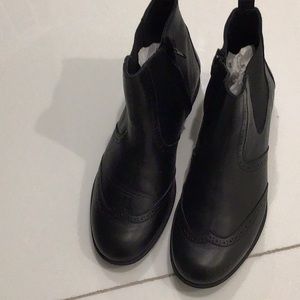 Manuela de Juan black booties